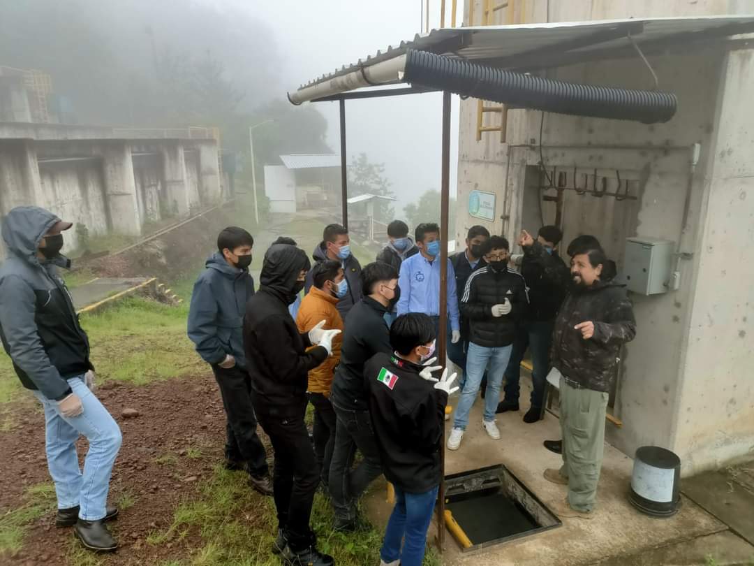 SOSAPAZ_'s tweet photo. Recibimos con gran entusiasmo a los alumnos de la carrera en 👷🏻👷🏻♂️Ingeniería Industrial del TECNM - Zacatlán en nuestra Planta Potabilizadora y de Tratamiento de Aguas Residuales 💧♻️ quienes comprendieron el Ciclo Urbano del Agua. 🌍💙
#Sosapaz #CulturaDelAgua #ITSSNP https://t.co/U0YGcQX9YN