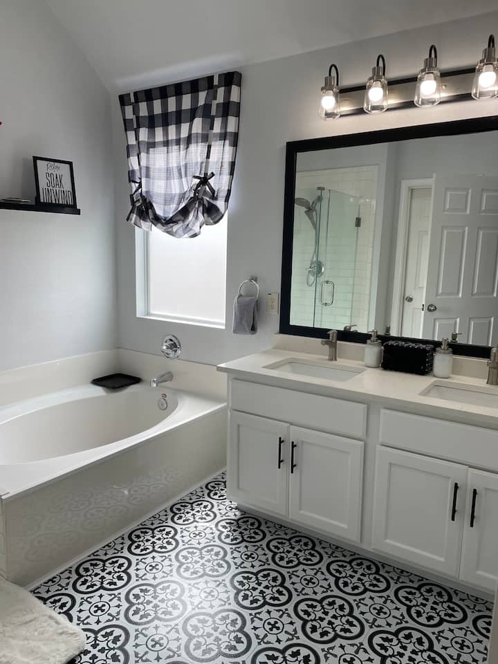 us_premier's tweet photo. Looking for temporary housing away from home but don't know where to start? Feeling drained from hours or looking and finding nothing you liked? We can help! You give us your asks for a place, your musts and we'll give you all the best options! https://t.co/mxYuP9EY2e