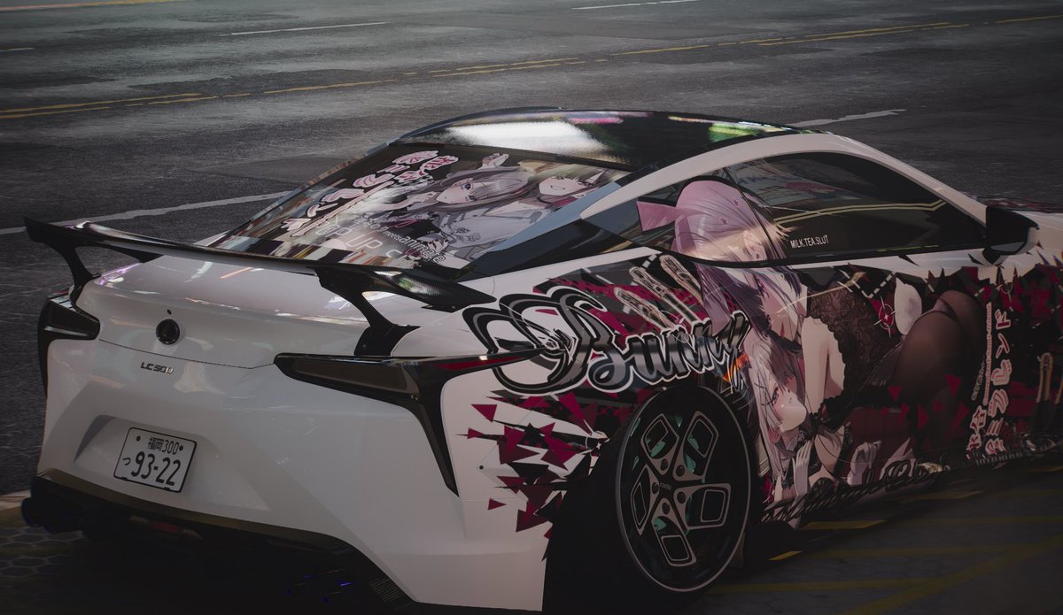 Ahridriven's tweet photo. 痛車をデザインしました

アートワーク：@minori_chigusa 

みんなも自分のマンガを読みに行ってね！

#痛車 #アニメ  #初音ミク #カーラップ https://t.co/MT6Mnvel7I