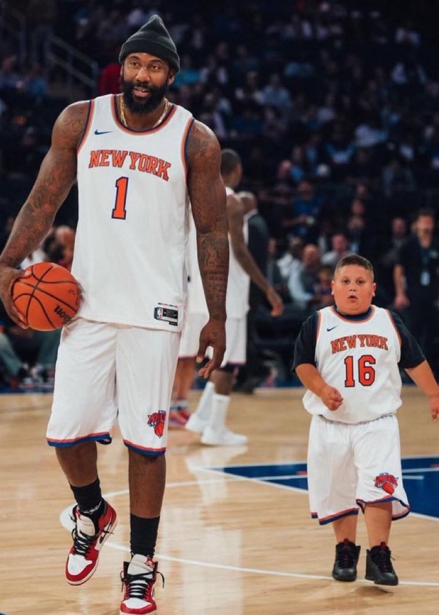 Amar'e Stoudemire wore a knitted kippah (aka a beanie) while playing in the  Knicks alumni game yesterday, image size:856x1200