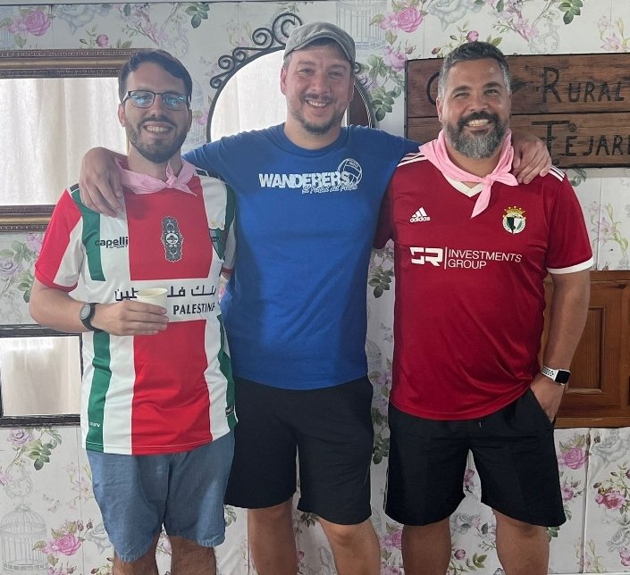 Después de años, te vuelves a encontrar y no sabes porque, pero sin hablar, sin decir nada, sabes que te tienes que volver a encontrar. Próximamente... Vuelve Wanderers. El fútbol del Pueblo. #VuelveWanderers #FutbolPopular