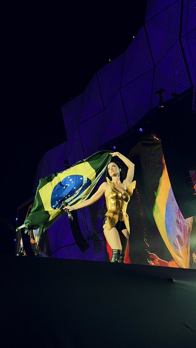 DaviDonaldson's tweet photo. de quando meu sonho adolescente finalmente se tornou real 🩵😭 thank you @katyperry I love you for lifetimes  ♾️ 🦋 https://t.co/ZbAWs75SSm