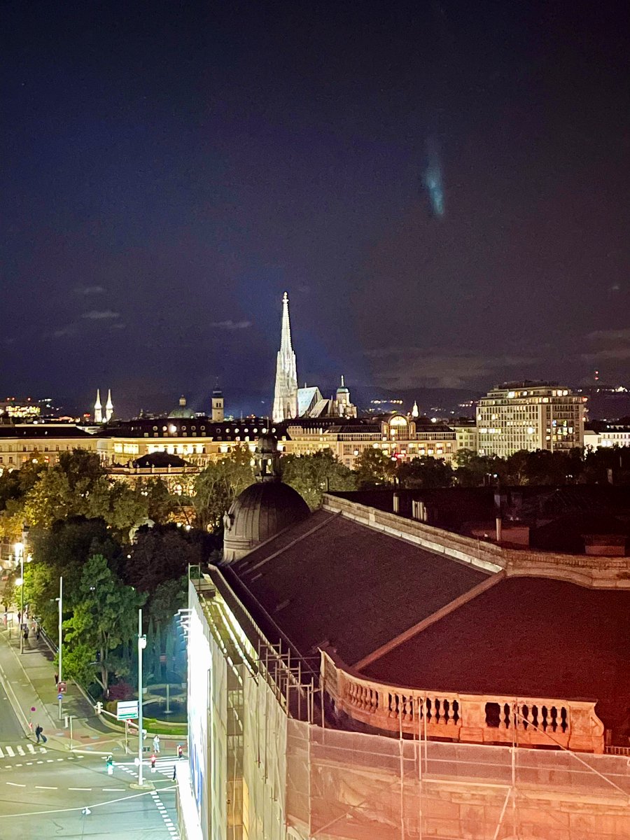 yvibauer's tweet photo. Afterwork 🍸
#thehoxtonvienna #cayacoco #rooftop https://t.co/S5U97wenNo