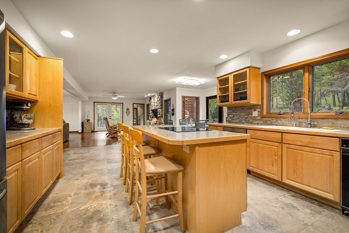 PureWestRE's tweet image. #Spacious and #Secluded - Surrounded by a #360degreeview of raw #forest. 

145 Little Mountain Lane, #WhitefishMT

4 Beds / 4 Baths / 5,011 Sq Ft
MLS# 30033966 / $1,895,000

Contact Matt Buckmaster 406.261.8350

buff.ly/4duhJZl

#PureWest #Christies #Residential