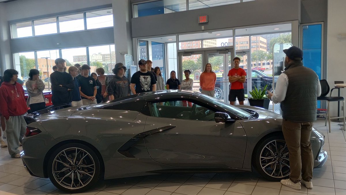SiouxCityCSD's tweet photo. We'd like to shout out our amazing community partners for always offering support to our Career Academy students! In the last two week, our partners at MercyOne and Knoepfler Chevrolet stepped in to lead lessons with different groups of students. https://t.co/nC6K3fglPB