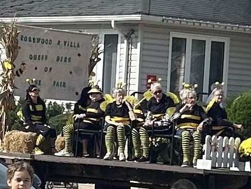 LisaThompsonPC's tweet photo. Congrats to the #Ripley Agricultural Society for hosting another hugely successful fall fair! It is amazing to see the tremendous community support for this not-to-be missed autumn celebration!! #BeesAndTrees Great to see all of the @4HOntario members competing in the shows too! https://t.co/KcQzJ3tndK