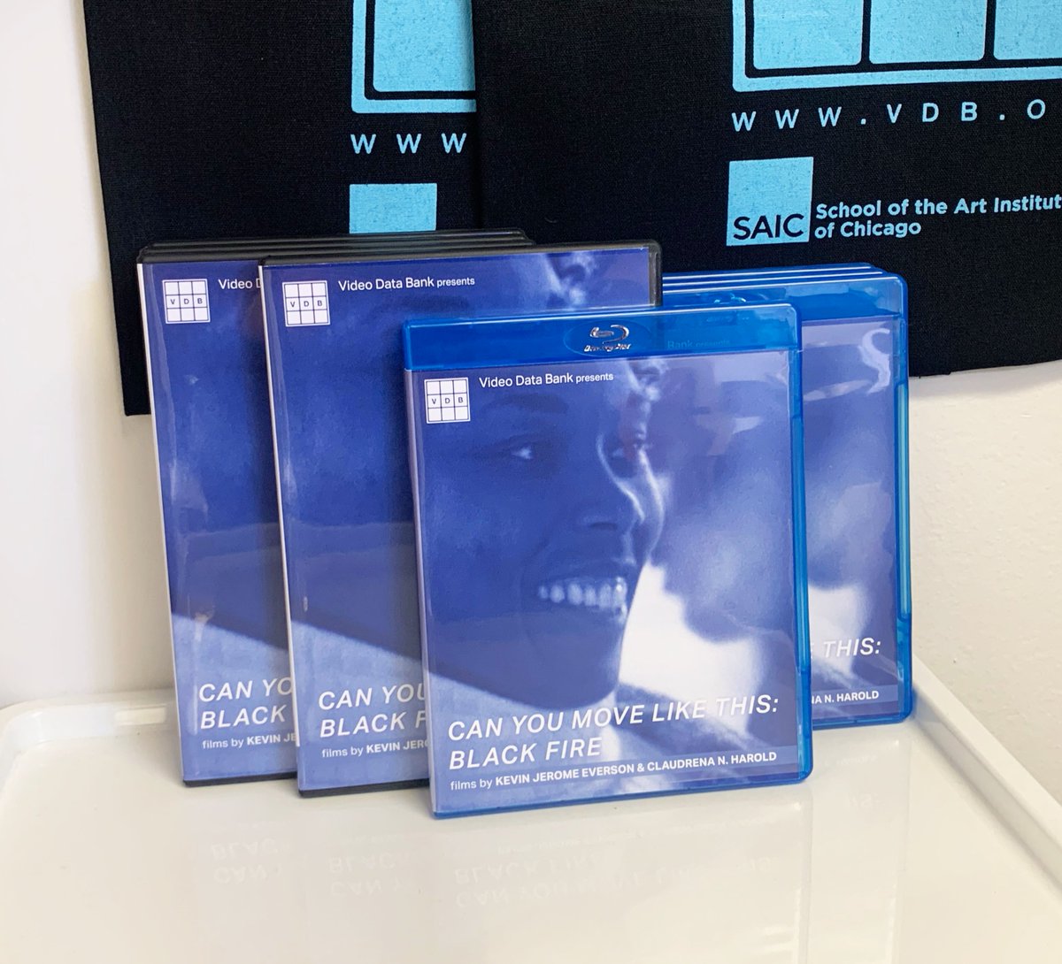Video Data Bank (@videodatabank) on Twitter photo Can You Move Like This: Black Fire is our fantastic new compilation release from <a href="/keversonkevin/">Kevin Everson</a> and <a href="/ClaudrenaHarold/">Claudrena Harold</a>, presenting eleven short form works produced between 2013-2023. Available for educational purchase on Blu-ray and DVD: vdb.org/titles/can-you…. Can You Move Like This: Black Fire is our fantastic new compilation release from <a href="/keversonkevin/">Kevin Everson</a> and <a href="/ClaudrenaHarold/">Claudrena Harold</a>, presenting eleven short form works produced between 2013-2023. Available for educational purchase on Blu-ray and DVD: vdb.org/titles/can-you….