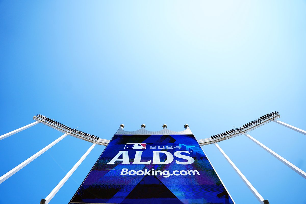 Kauffman Stadium 😍

One of the prettiest views in baseball.