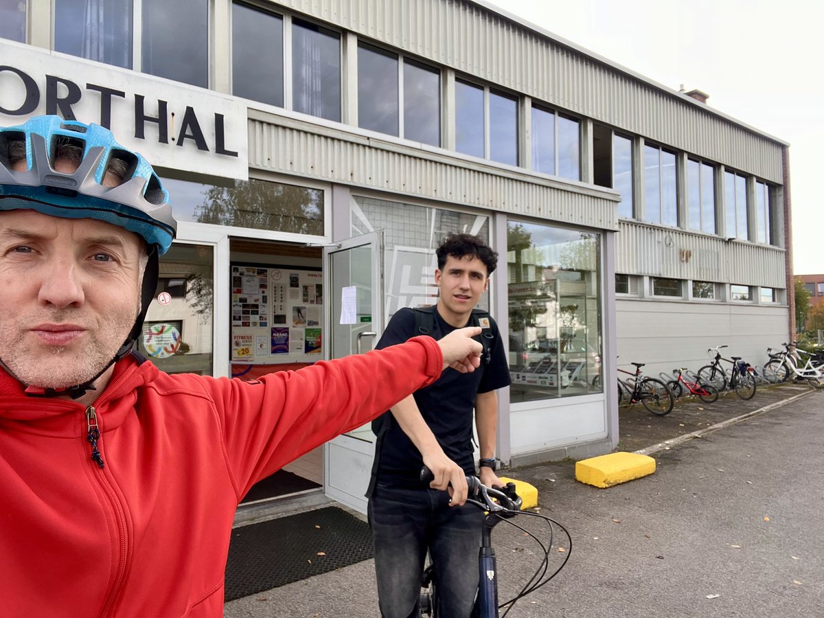 wflorizoone's tweet photo. @JasperMeynen @franzclaes Het heeft even geduurd en ik heb er veel naar moeten vragen maar sedert vorige vrijdag is de eerste bike wash operationeel. Kost is 0,50€ en de installatie kan je vinden aan de rechterkant van de sporthal in Heverlee, Hertogstraat. #bikewash #leuven 
https://t.co/Qs6J88XjzG https://t.co/67NafysA6U