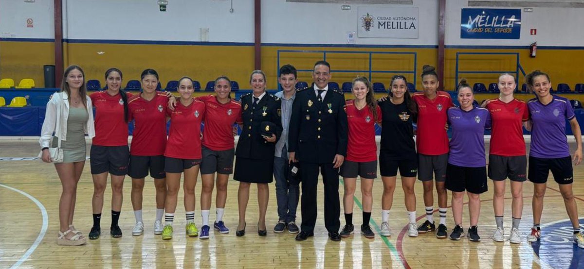 Hoy celebramos con pizza 🍕 y tarda 🎂 la condecoración de nuestro entrenador de Segunda División , Andrés Castillo. 👏🏻