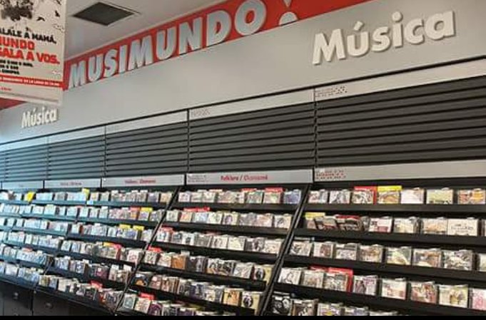90Nostalgico's tweet photo. Como olvidarse cuando en los Musimundo tenían maquinas reproductores de CDs y podías escuchar los estrenos de los discos con 🎧. Era una novedad para la época la verdad!!! https://t.co/ktCfouu9f6