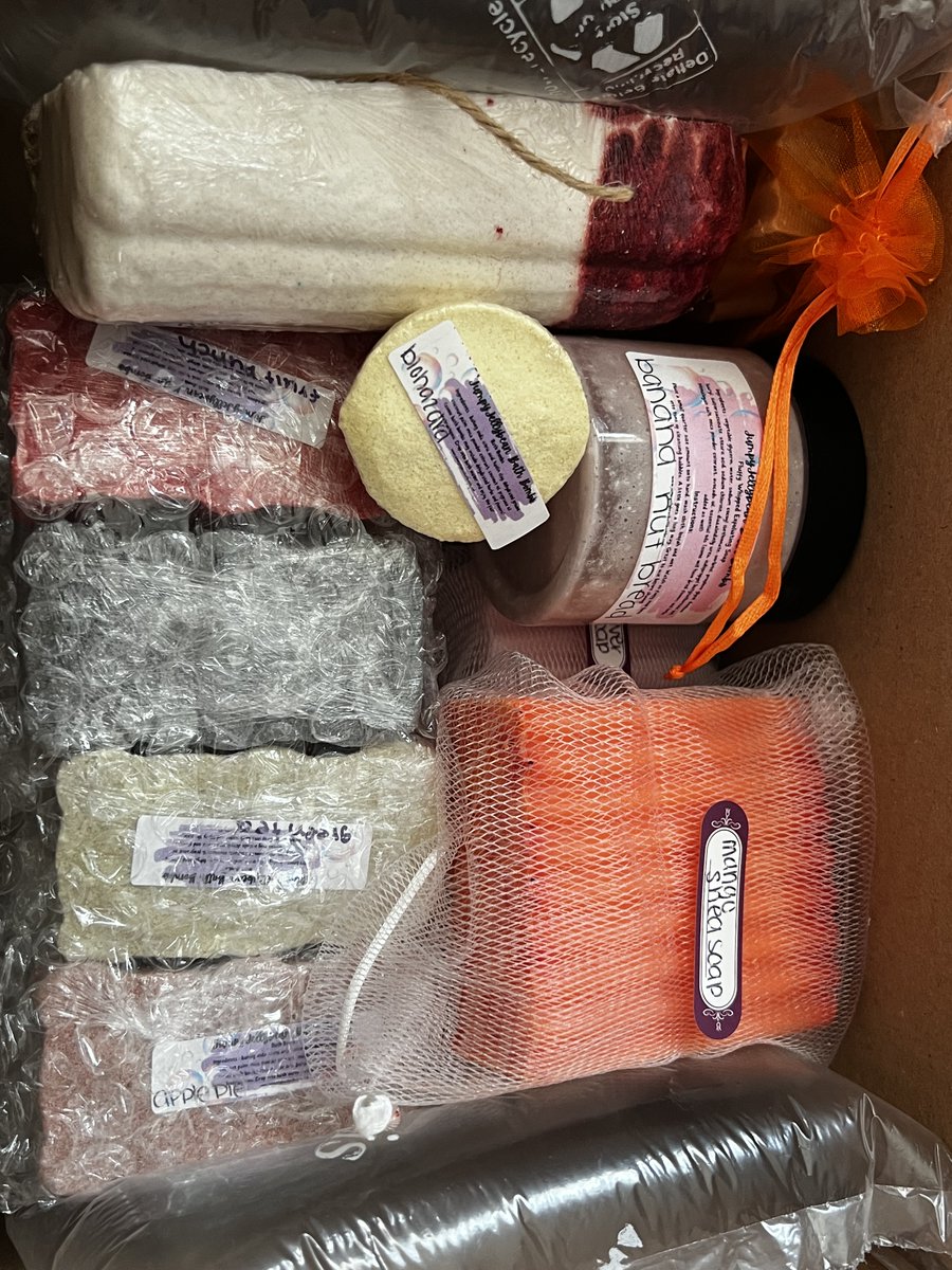 JumpyJellybean_'s tweet image. 12k GIVEAWAY ANNOUNCEMENT 📢‼️

Giveaway WINNERS will be announced at 12k followers! 
-Follow our account 
-Comment one of your favorite scents and tag TWO friends
-Like &amp;amp; Share this post!

TWO winners will win a $80 mystery spa package filled with: 👇