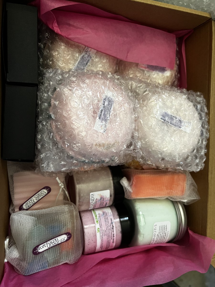 JumpyJellybean_'s tweet image. 12k GIVEAWAY ANNOUNCEMENT 📢‼️

Giveaway WINNERS will be announced at 12k followers! 
-Follow our account 
-Comment one of your favorite scents and tag TWO friends
-Like &amp;amp; Share this post!

TWO winners will win a $80 mystery spa package filled with: 👇