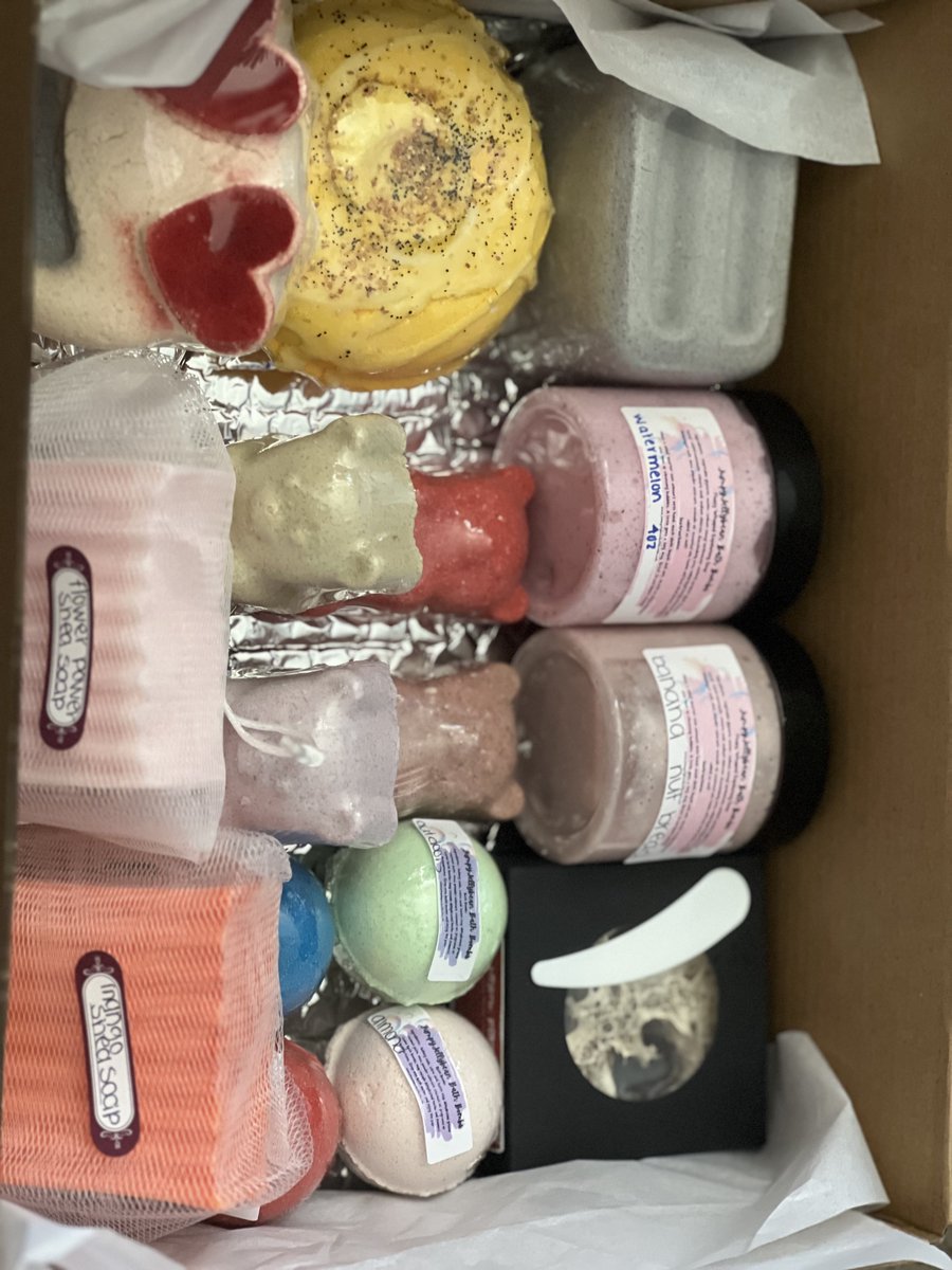 JumpyJellybean_'s tweet image. 12k GIVEAWAY ANNOUNCEMENT 📢‼️

Giveaway WINNERS will be announced at 12k followers! 
-Follow our account 
-Comment one of your favorite scents and tag TWO friends
-Like &amp;amp; Share this post!

TWO winners will win a $80 mystery spa package filled with: 👇