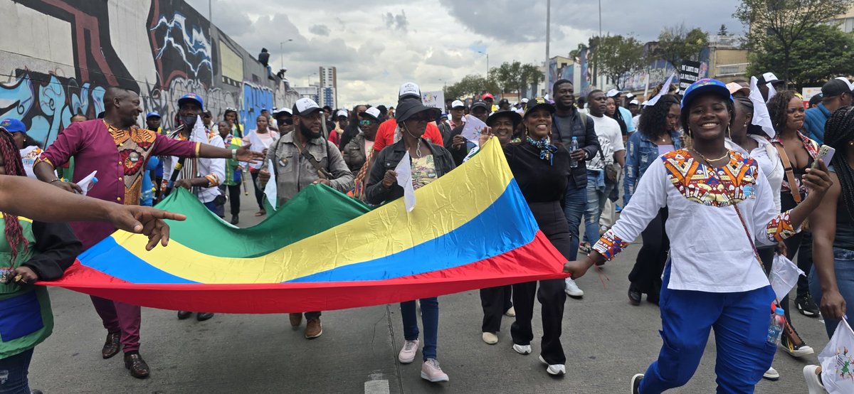 AfroComision's tweet photo. #Hoy desde la #MarchaNegra✊🏿🤝🏾 uniéndonos con colectivos de la Costa Pacífica hasta la Costa Atlántica y otras regiones del país, para hacer un llamado importante y acabar con todos los estragos que ha dejado el racismo y la desigualdad en Colombia.
#JuntosPorNuestrasRegiones🤝🏾 https://t.co/CzsUtTPFrV