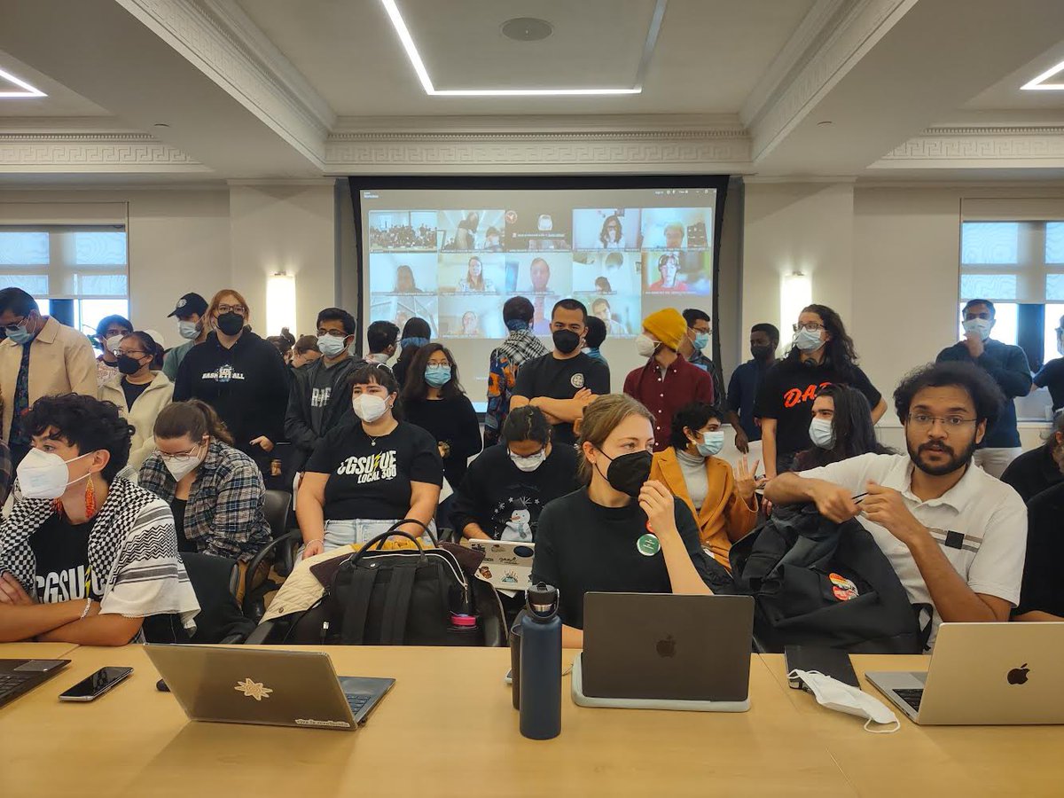 Today over 100 members of CGSU-UE and representatives from 15 grad shops across the country, including many UE siblings, came together in an open bargaining session to assert the crucial need for just cause standards in their contract. (1/6)