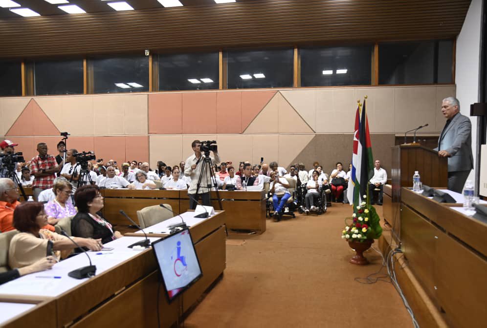 Fieles a la sensibilidad de humanistas como #Fidel y #Raúl, ratificamos en el VII Congreso de la Aclifim nuestro compromiso de seguir luchando por la diversidad, la inclusión y la participación efectiva de todos en la obra de la Revolución.