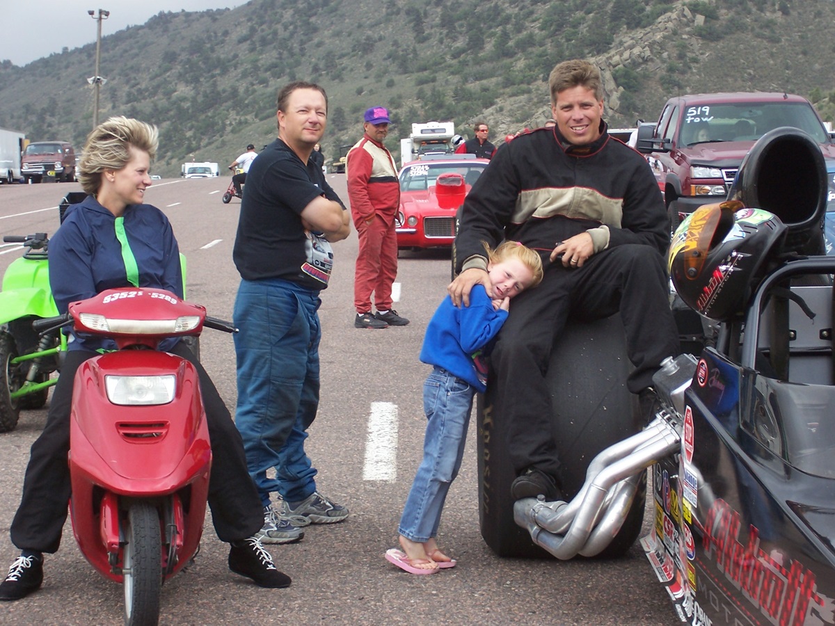 Bandimere's tweet photo. A chilly afternoon with our racers during one of our Fall Series events back in 2006. It was fun going through these candid photos of the members of our racing community.

#throwback #flashback #fallseries #bandimere #thundermountain #surrenderthemountain #bracketracing https://t.co/MlE17ekKKg