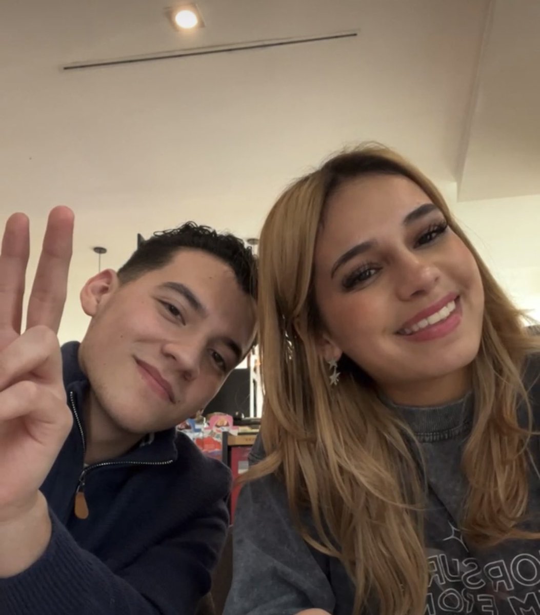 _____pao11's tweet photo. marimar ✨ #LaAcademia https://t.co/q5lwrfgiQ8