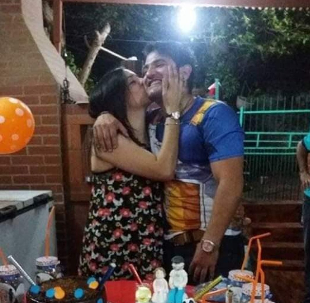 Los celos dentro de una relación tóxica, derivaron en peleas que aparentemente muchas veces llegaron hasta las agresiones físicas. 

Un día todo esto terminó, pero de la peor manera, ya que una mujer fue asesinada frente a su propia hija y se intentó que "parezca un accidente".
