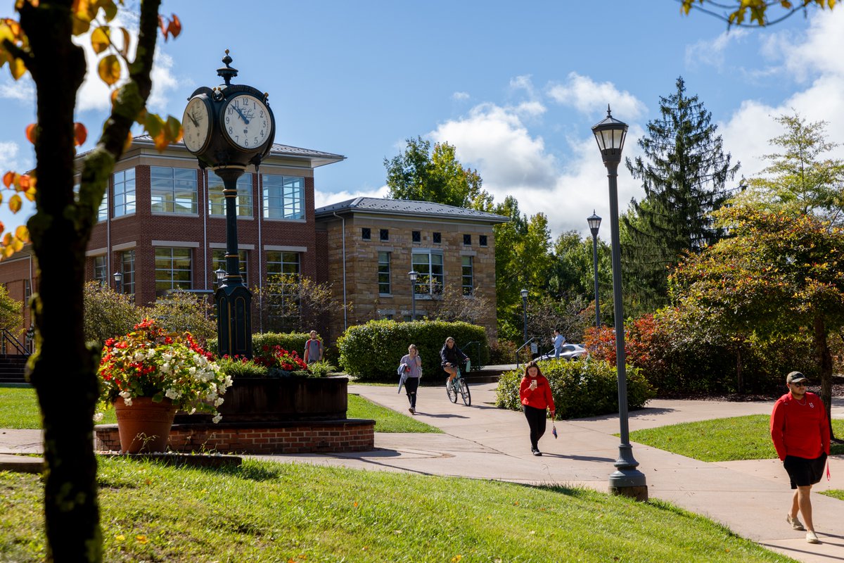 UVA Wise is proud to announce that it has experienced two consecutive years of enrollment growth in fall 2023 and fall 2024. 
 Learn more about how we've achieved this here:
uvawise.edu/.../uva-wise-s…...