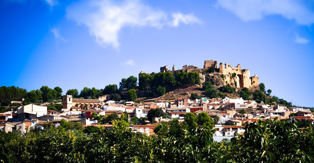 PacoMntsa's tweet photo. Senyor #JordiMolla, 

En #Montesa no somos 100 habitantes, ni tampoco somos una aldea. Som un poble xicotet i bonic on la vida passa ben tranquil·la.

Estem orgullosos de formar part d’ell. Tú sense cap mèrit ni treball tens un camí per un ‘simple’ capritxo.  #LaRevueltaTVE https://t.co/EXvR8Nur83
