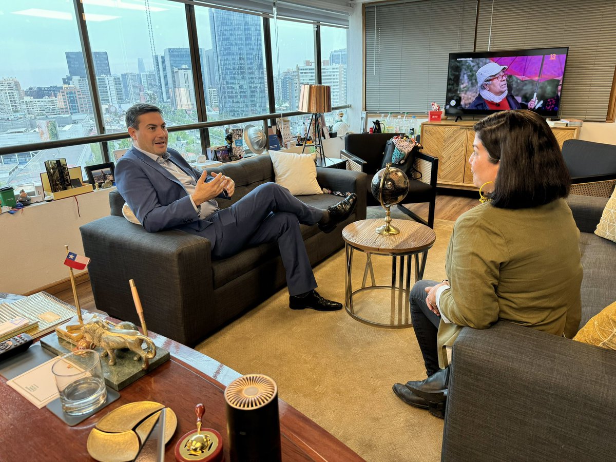 Hoy recibimos la visita de Marcela Sepulveda Gerenta de diálogo comunitario de CleanTech una empresa muy importante que está avanzando en poder desarrollar oportunidades para la explotación de Litio a través de tecnologías sostenibles y amigables con el medio ambiente. 🌍 #litio