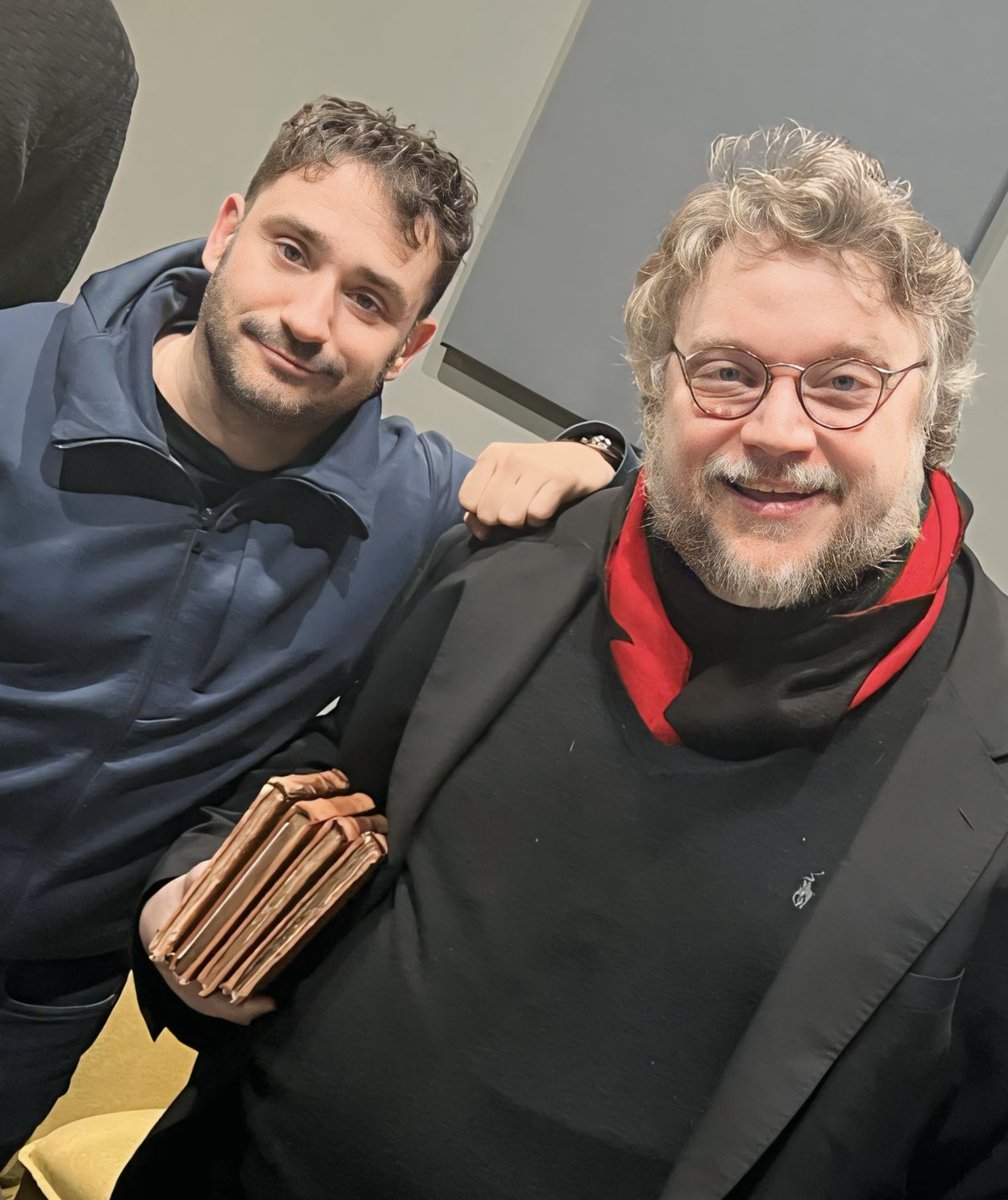FilmBayona's tweet photo. Feliz 60 cumpleaños, @RealGDT. Que los cumplas feliz. Gracias por ser tan sabio y generoso conmigo. https://t.co/WtxEUGIHIY