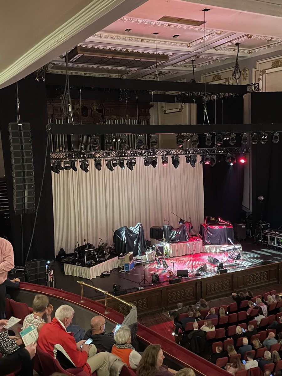 Waiting for Squeeze to take the stage. Have just seen this is their 50th anniversary tour. Reeling