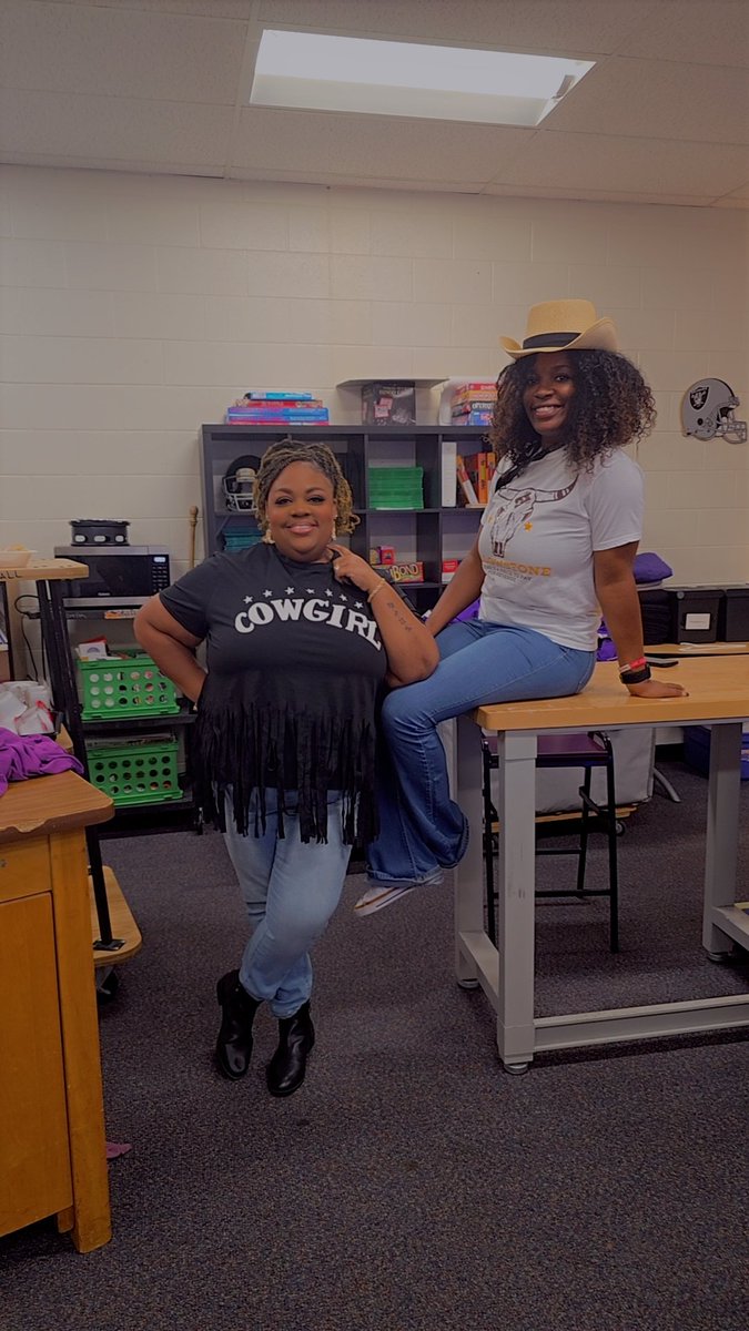 Cowgirl 1 and 2🤠...  Western Day at the View! 
#blazersontour #homecomingweek