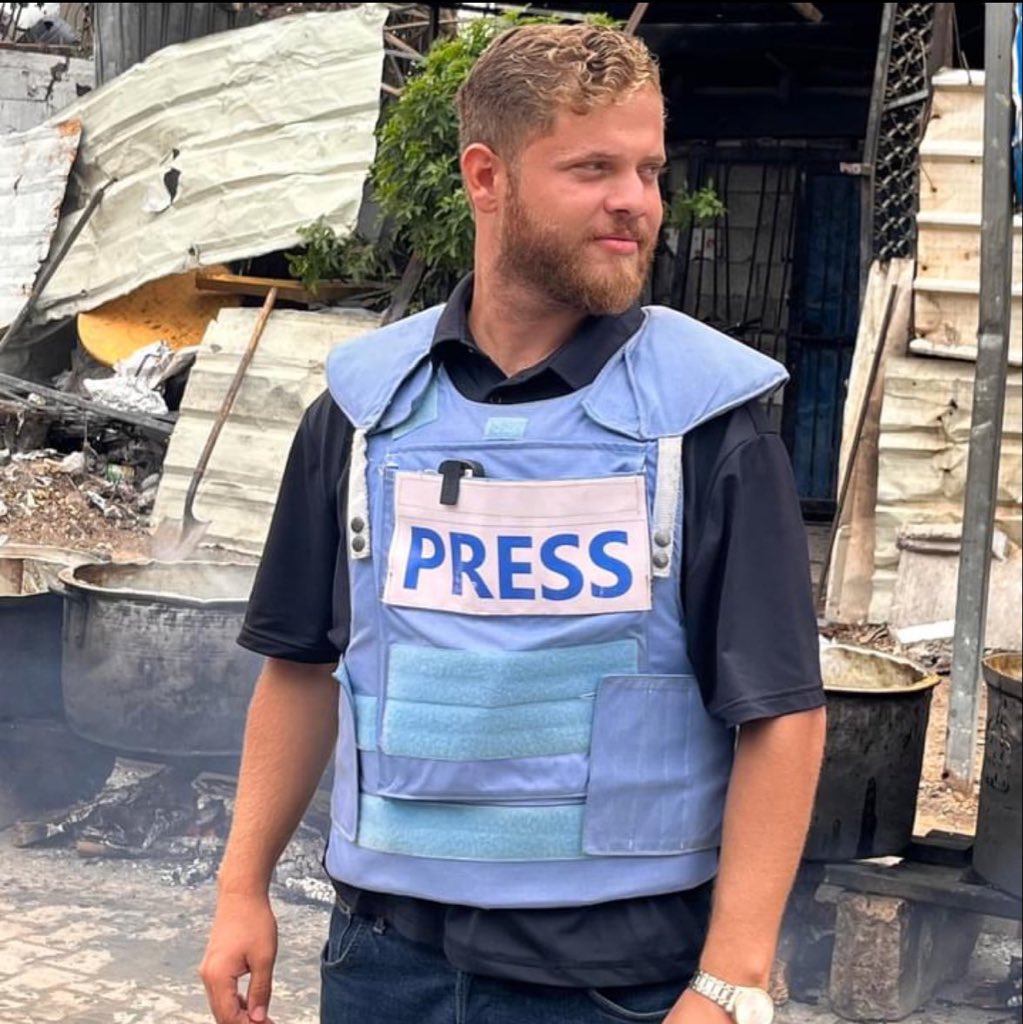 ahmadsadek90's tweet photo. Omar Al-Balaawi was killed in northern Gaza by gunfire from Israeli occupation forces while he was reporting the news to you. https://t.co/oSlT8c60qF