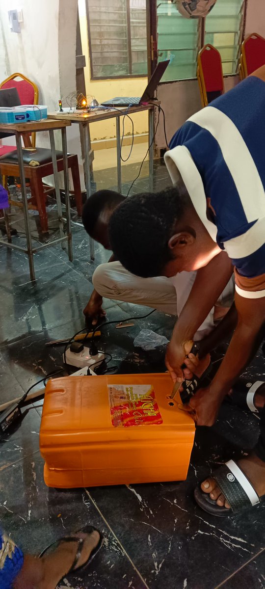 bitcoin_dua's tweet image. Today our students embark on a project to do smart waste using empty gallon and some robotic kits and write codes for controls. #CodingForDevelopment #Geyser #BitcoinCircularEconomy