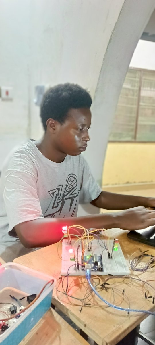 bitcoin_dua's tweet image. Today our students embark on a project to do smart waste using empty gallon and some robotic kits and write codes for controls. #CodingForDevelopment #Geyser #BitcoinCircularEconomy