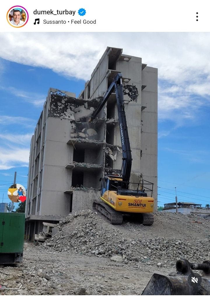 gmugnoz's tweet photo. Mira @jsanchezcristo esto es lo que queda del adefesio de Aquarela en Cartagena. El Alcalde @dumek_turbay  lo logro en 10 meses, lo que otros no pudieron en 4 años ... https://t.co/ub6jzxTvJb