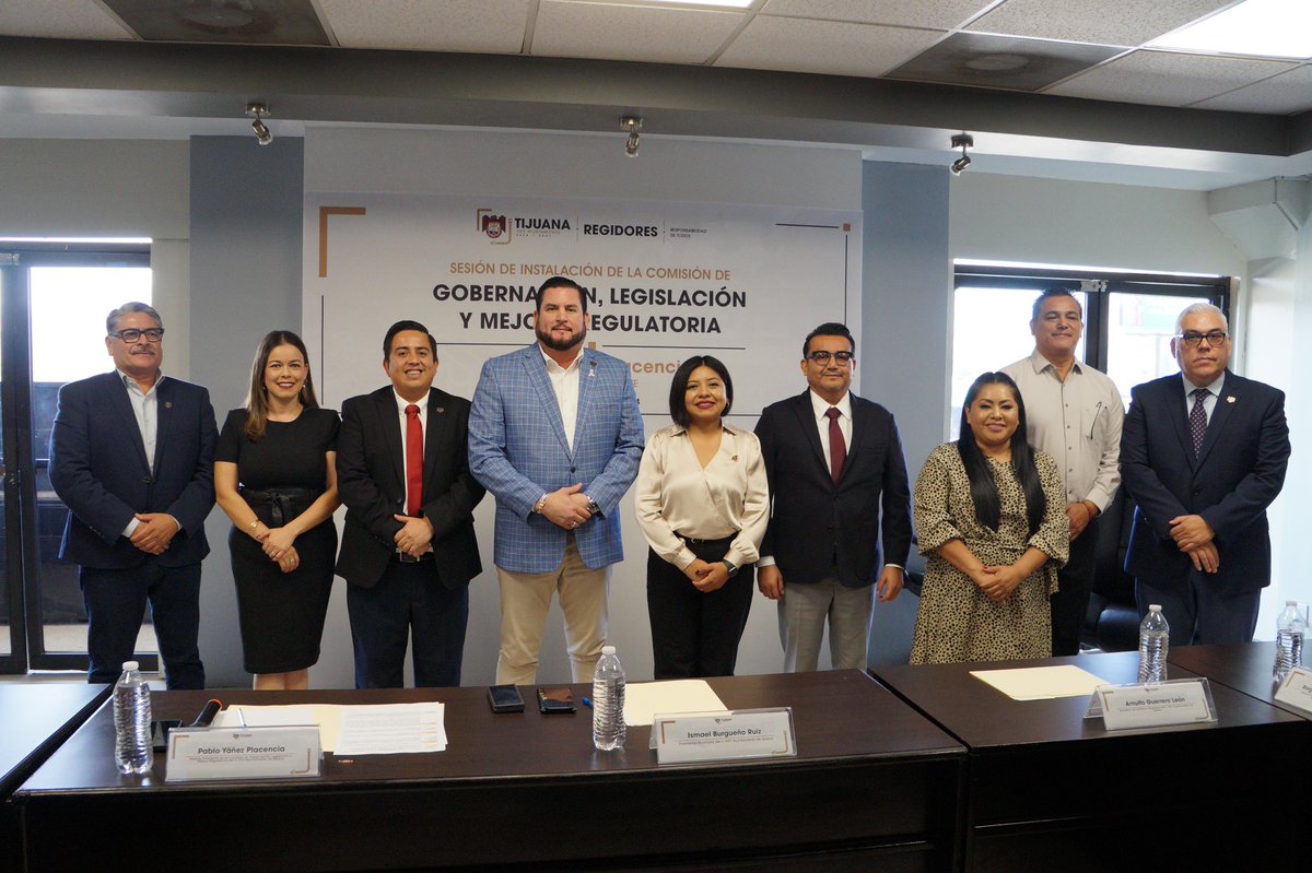 YanezPablo's tweet photo. Hoy llevamos a cabo la sesión de instalación de la Comisión de Gobernación, Legislación y Mejora Regulatoria, que tengo el honor de presidir. Nuestro compromiso no será solo desde un escritorio, sino trabajando de la mano de la ciudadanía. https://t.co/dYWo2jjqmC