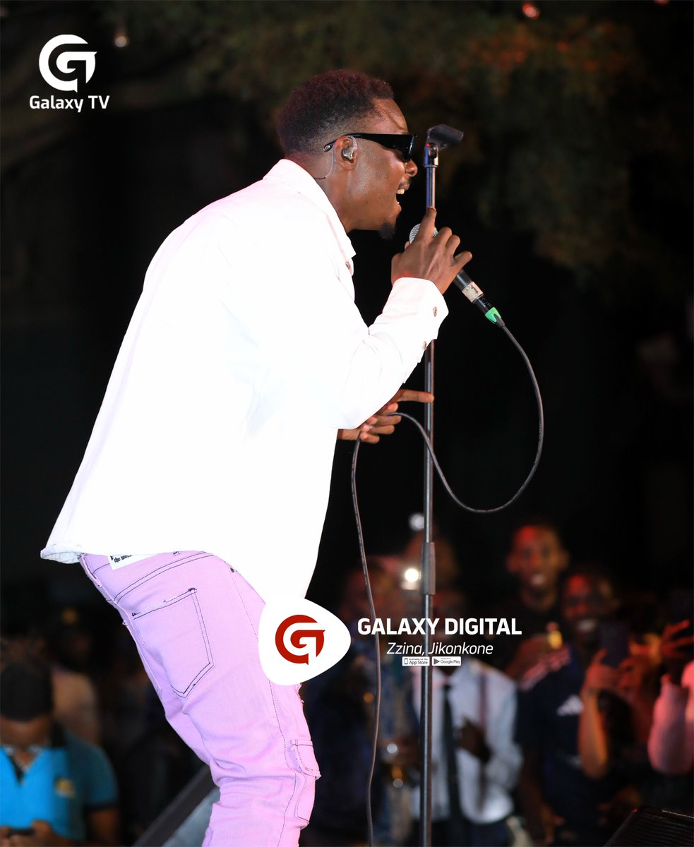 GalaxyFMUg's tweet photo. Western Uganda’s biggest musical export, @Ray_G_official is performing live at Kampala’s biggest night party, the #ShadesOfKla at The Villa 

Ain’t no body does it better than him 🙌

#ZzinaLifeStyle https://t.co/lTqNN6sYru