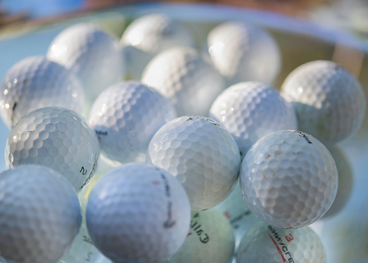 WilliamW33ks's tweet image. Golf Balls:
They&apos;re not just dimpled spheres. They&apos;re engineered and designed to give you the best mix of distance, control, and spin. Getting the right golf balls to match your play style is crucial! #GolfForBeginners #GolfTips #GolfFundamentals