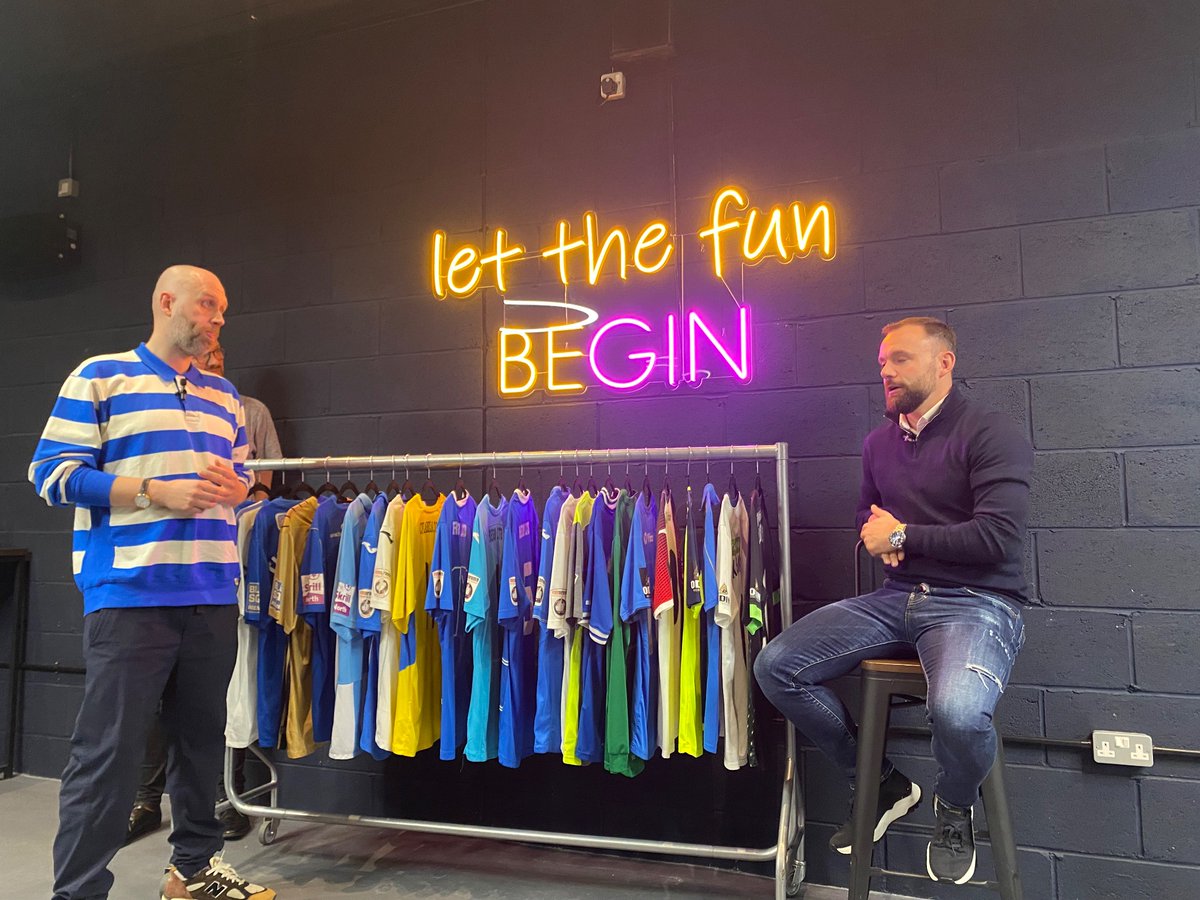 RedHatter3's tweet image. A fabulous evening with @dannylloyd1, some great stories with an absolute County legend and top bloke. Hosted brilliantly by @countyshirts and @SK3TVPod. 29 goals in a season isn’t getting beat anytime soon!