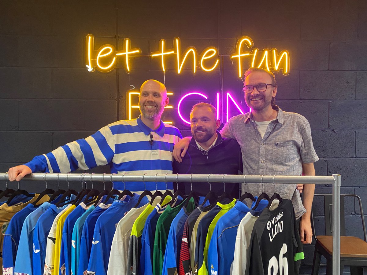 RedHatter3's tweet image. A fabulous evening with @dannylloyd1, some great stories with an absolute County legend and top bloke. Hosted brilliantly by @countyshirts and @SK3TVPod. 29 goals in a season isn’t getting beat anytime soon!