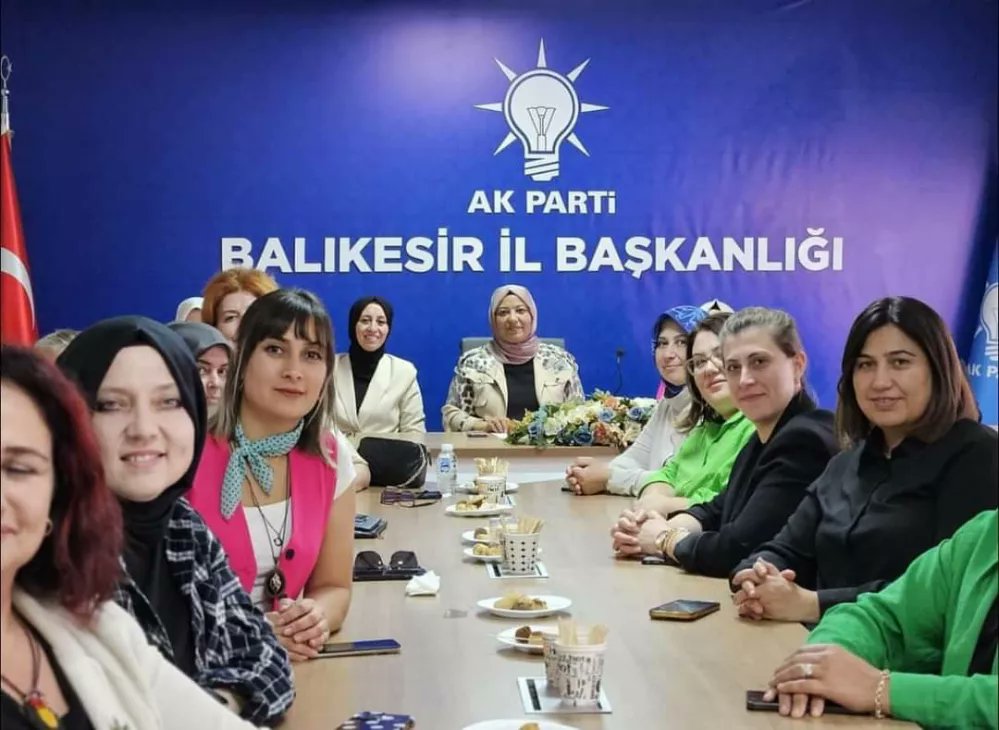 akadinaltieyll's tweet photo. Ak Parti Balıkesir İl Başkanımız Mehmet Aydemir ’in katılımı ile  İl Kadın Kolları Başkanımız Meral Cengiz Başkanlığında İlçe Başkanları toplantımızı gerçekleştirdik. Kongre süreci ile ilgili istişareler de bulunduğumuz toplantımız hayırlara vesile olsun inşallah.
@aysekesir https://t.co/ekE425R4Rv