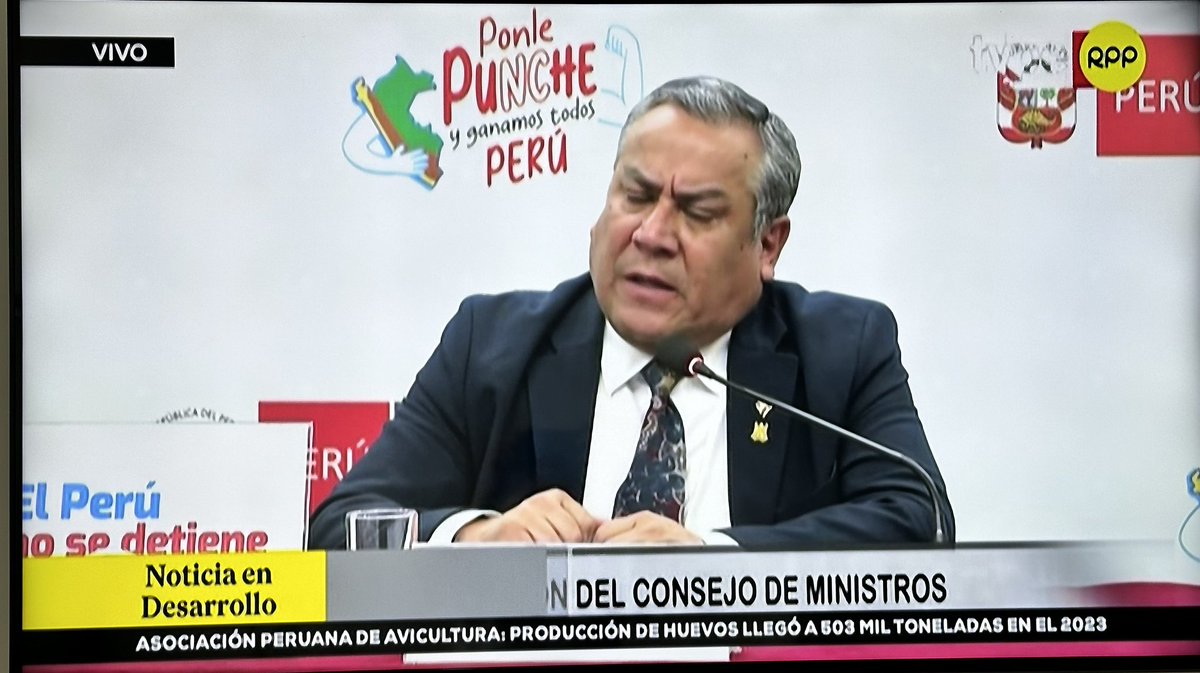 Club_Insolito's tweet photo. Peligroso mensaje: el premier Adrianzén repite el despropósito de instalar la idea del “terrorismo de imagen”. Santiváñez se suma y desliza que la prensa crítica está en contra del Perú. 
No se puede pasar por alto este tipo de retórica. https://t.co/oS24lRW8Ct