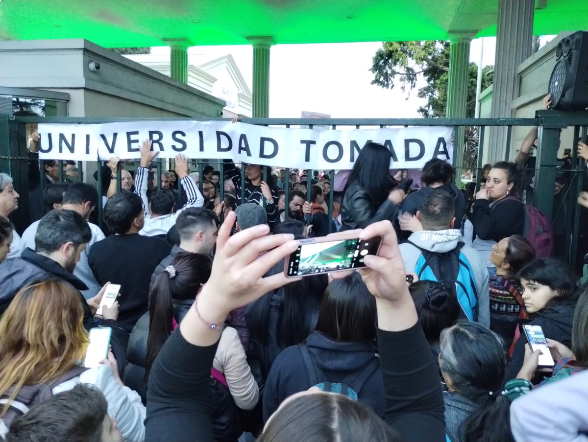 mickaelavivas's tweet image. Histórico. Se acaba de tomar la Universidad de La Matanza