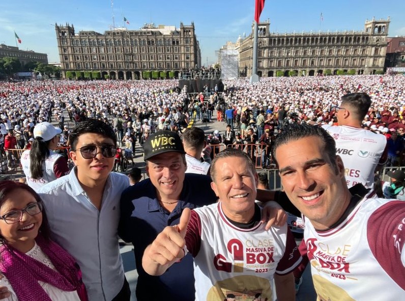 #PorSiNoLoViste || Miguel Torruco Garza fue campeón iberoamericano de boxeo universitario, e impulsó la Clase Masiva de Box más grande del mundo en el #Zócalo de CDMX.

Ahora estará al frente de Promoción del Deporte y Bienestar en las escuelas de 🇲🇽. 
👉 acortar.link/Ta0Mfq