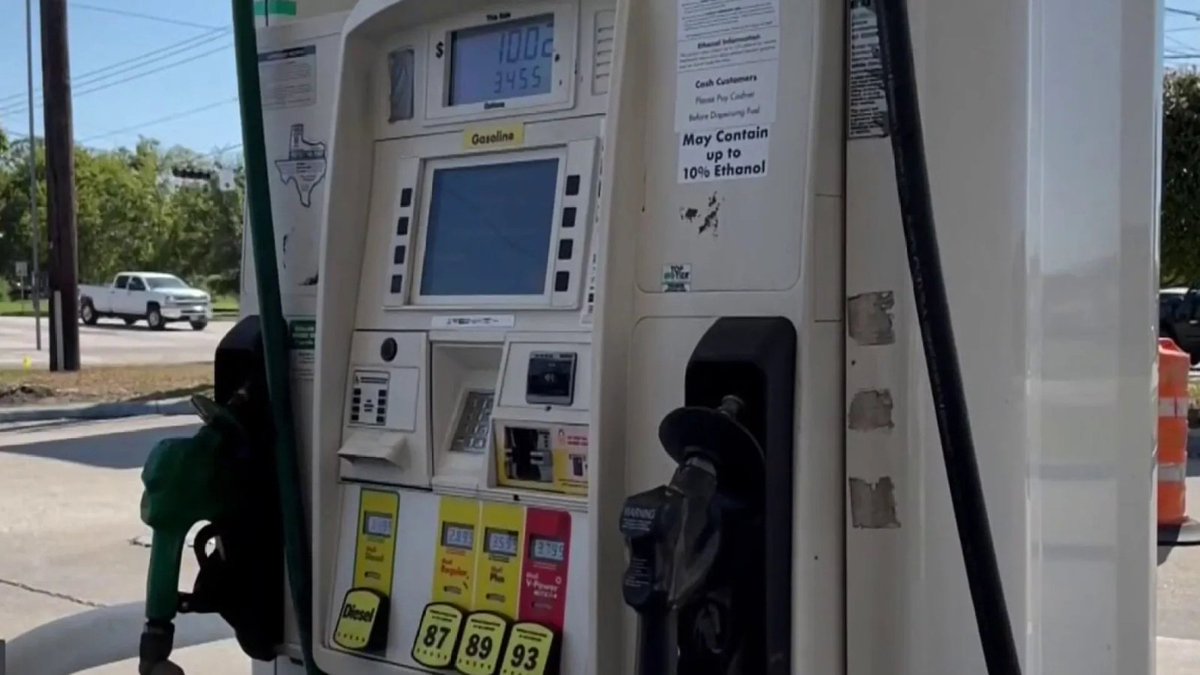 AustinLatinoTV's tweet image. Gasolinera deberá pagar una multa por subir los precios del combustible durante el #huracanberyl #EstadosUnidos #AustinLatinoTV