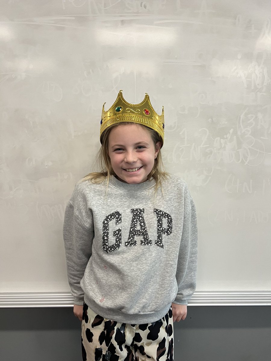 Christensen4th's tweet photo. We’ve been surrounded by royalty this week! Each day a CKLA King or Queen is  crowned in order to celebrate their leadership during the CKLA lesson that day! We love learning about the Middle Ages #sd113a #centralcards @Amplify https://t.co/PThRGxsfk3