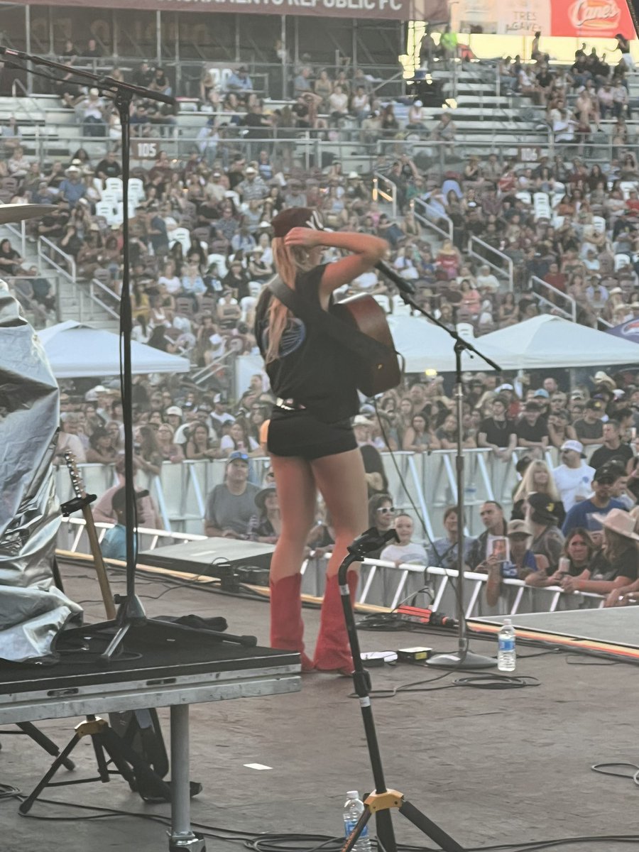 Last week I was a driver for Country Music star Dasha at a concert here in Sacramento, CA. Her, her manager and her band were so awesome. I had so much fun with them. She made me go on stage and watch her entire set. What an awesome performance. She loves her fans. #DASHA