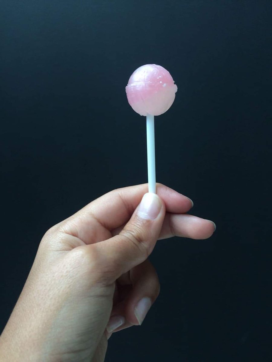 ИРГЭН: Сэрэмжлүүлэг болгох үүднээс бичлээ ❗️🍭

Өглөө болгон ээжтэйгээ утсаар яридаг юм л даа. Өнөө өглөө ээж залгаад "Миний охин охиндоо гадаа тоглоход иштэй чихэр битгий авж өгч тоглуулаарай. Ээж нь өчигдөр цайны цагаараа харьж явахад аймар юм боллоо" гэв. 2 охин гулсуур дээр