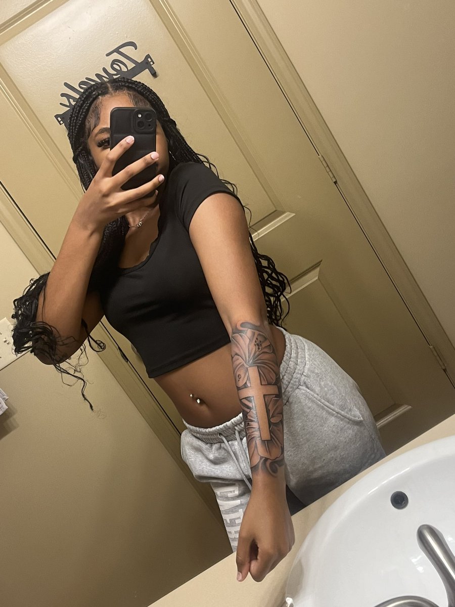 HMiyahhh tweet picture