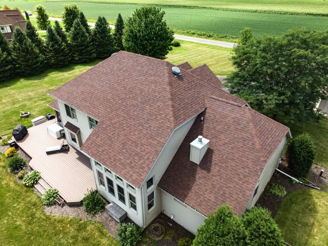 KickapooRoofing's tweet image. Two homes, two stunning transformations, both completed with Malarkey Roofing Products!

Both homeowners chose the perfect style and color to complement their homes.  
No matter where you are, we use only the highest quality materials to ensure your roof is built to last and to…