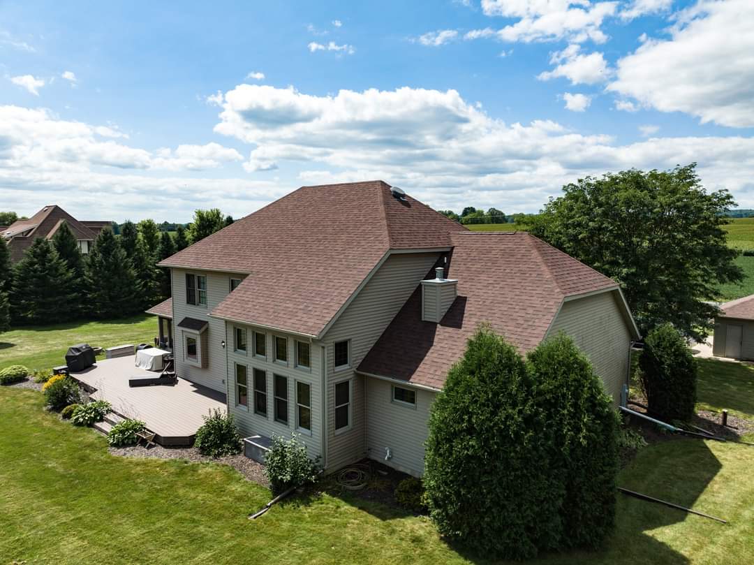 KickapooRoofing's tweet image. Two homes, two stunning transformations, both completed with Malarkey Roofing Products!

Both homeowners chose the perfect style and color to complement their homes.  
No matter where you are, we use only the highest quality materials to ensure your roof is built to last and to…